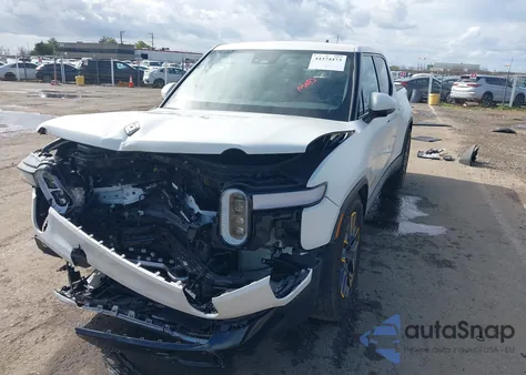 2022 Rivian R1T Launch Edition z USA, uszkodzony, nr VIN 7FCTGAAL7NN000752